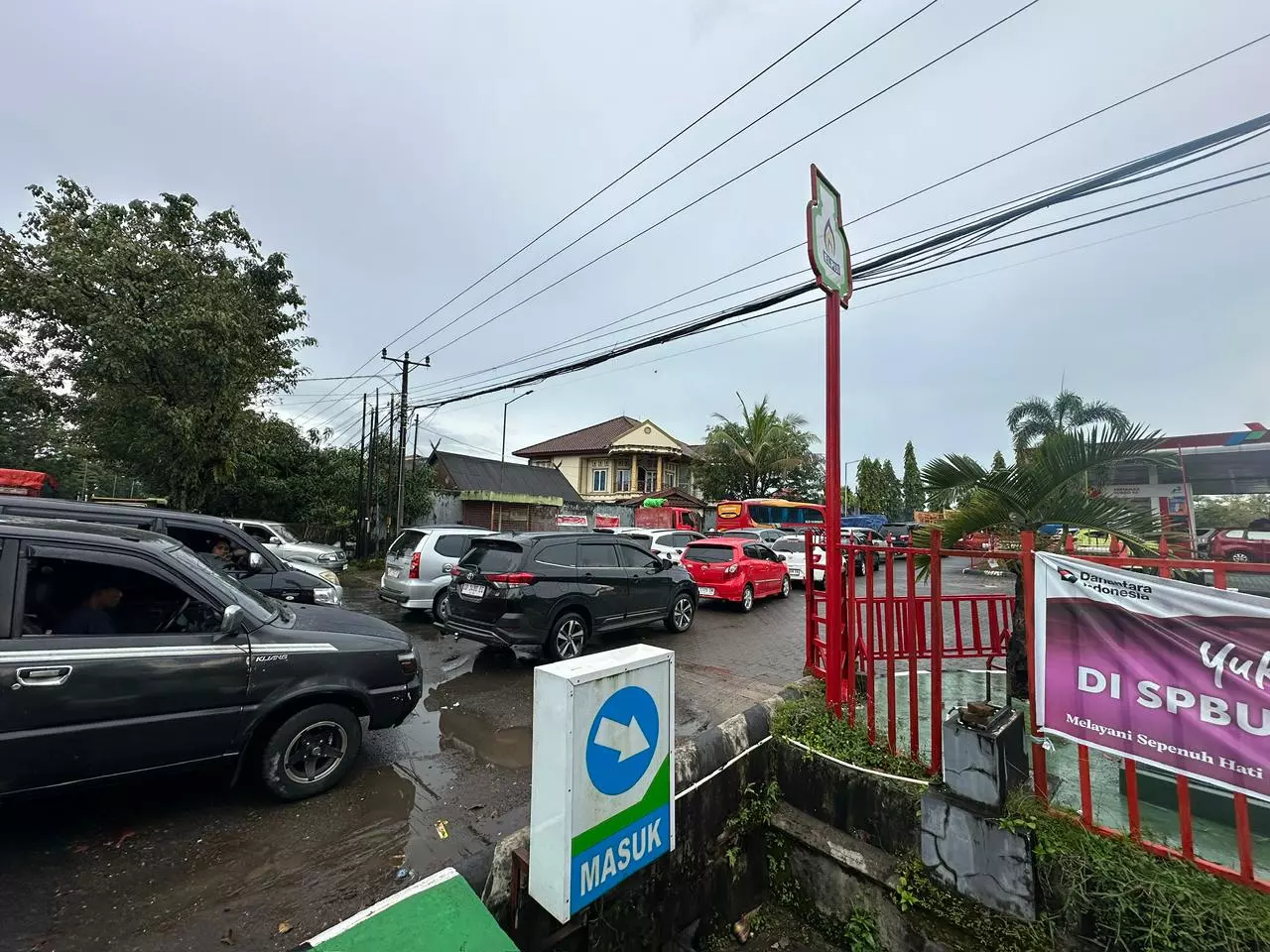 Antrean Panjang Spbu Pangkep Dipicu Kepanikan Stok Bbm Diklaim Aman